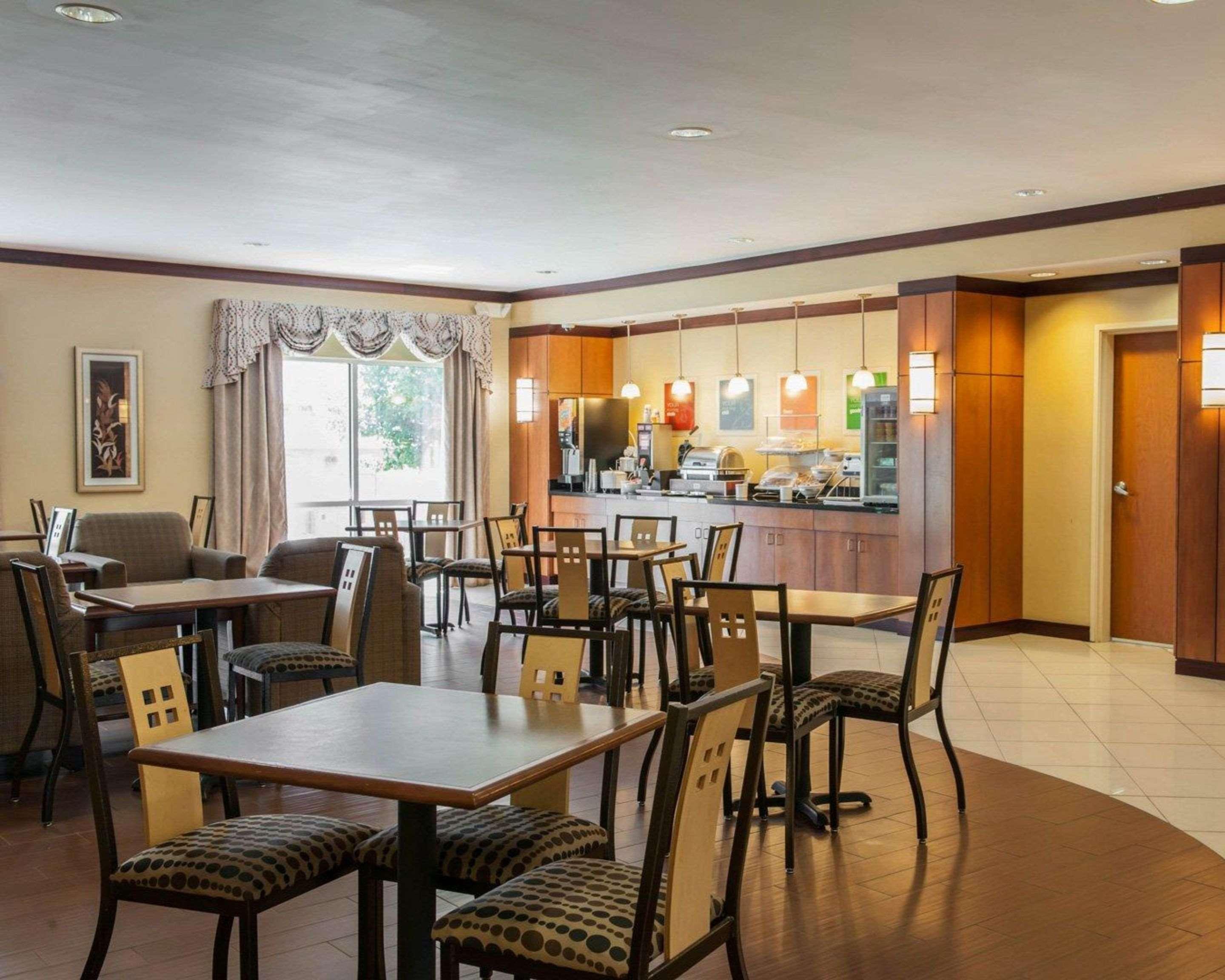 Comfort Suites Southport Εξωτερικό φωτογραφία